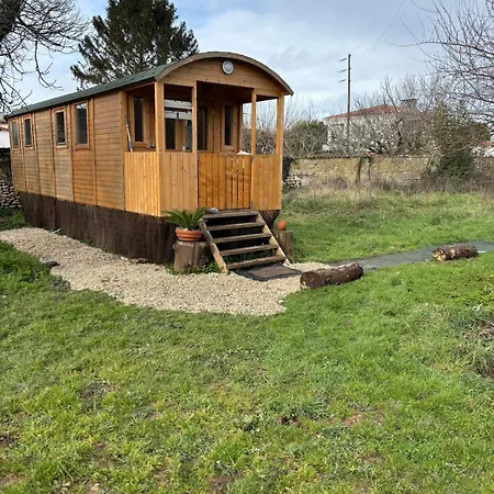 La Roulotte Du Maine Appartamento *