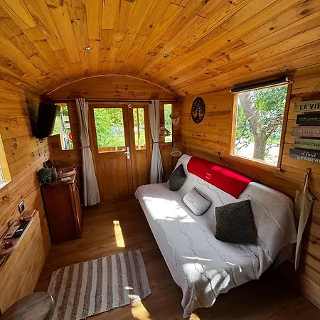 La Roulotte Du Maine Apartment *