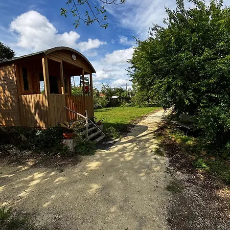 La Roulotte Du Maine Appartement Saintes